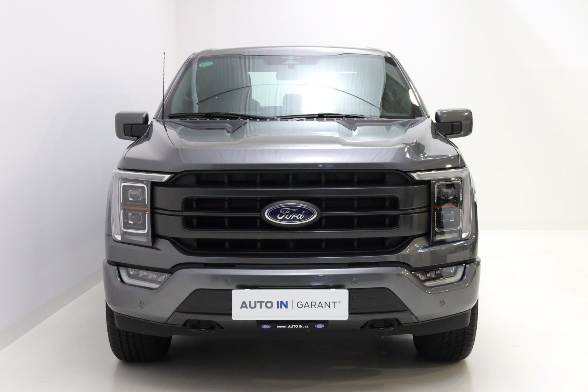 Ford F-150 Lariat, V8,298kW,4×4, panorama, tažné,