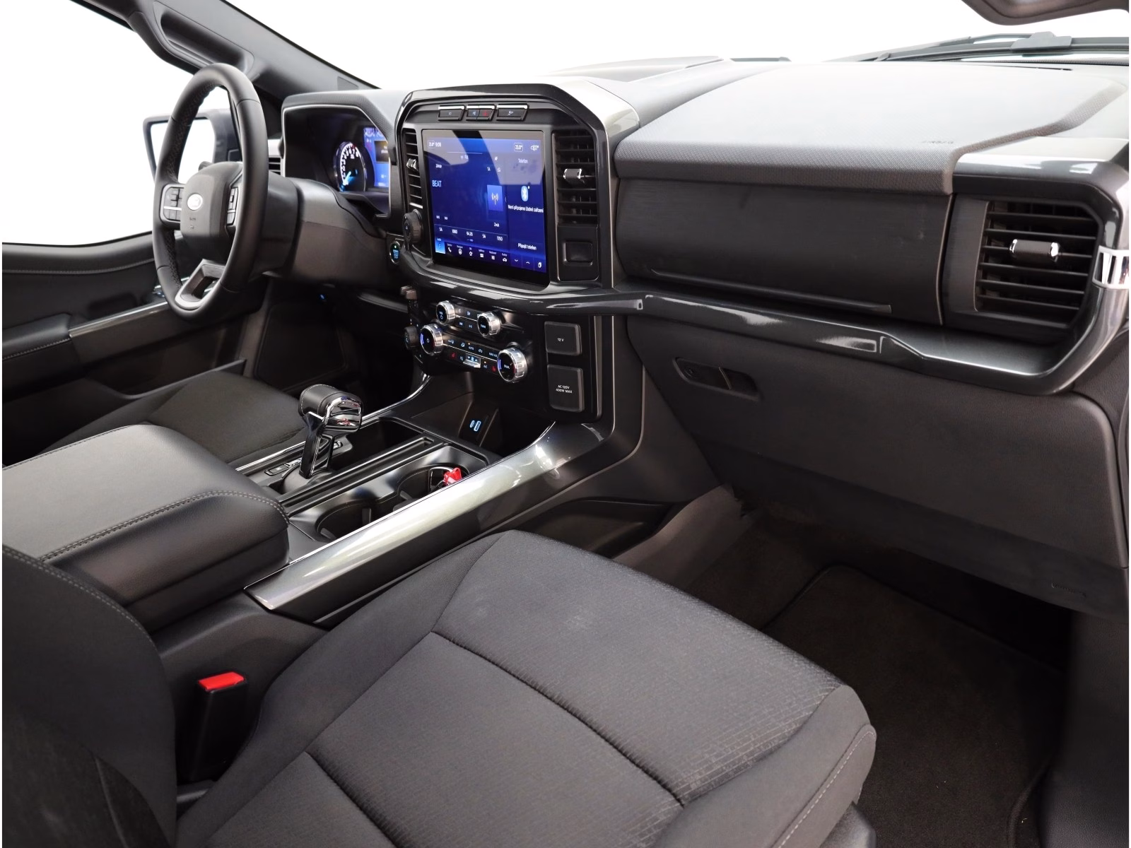 Ford F-150 XLT, V8 4×4 + tažné