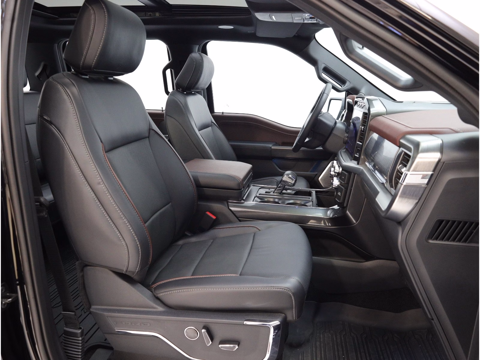 Ford F-150 LARIAT 5.0 V8 298kW, tov.záruka