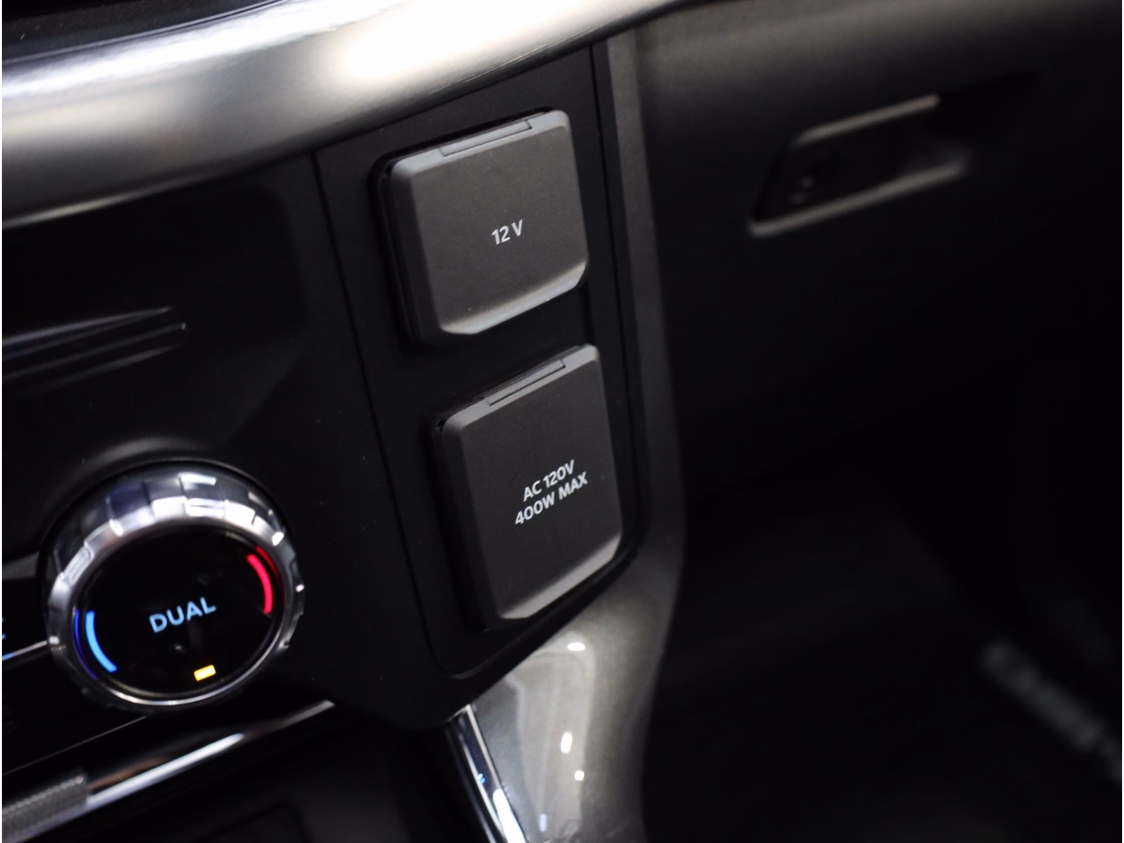 Ford F-150 Lariat, V8,298kW,4×4, panorama, tažné,