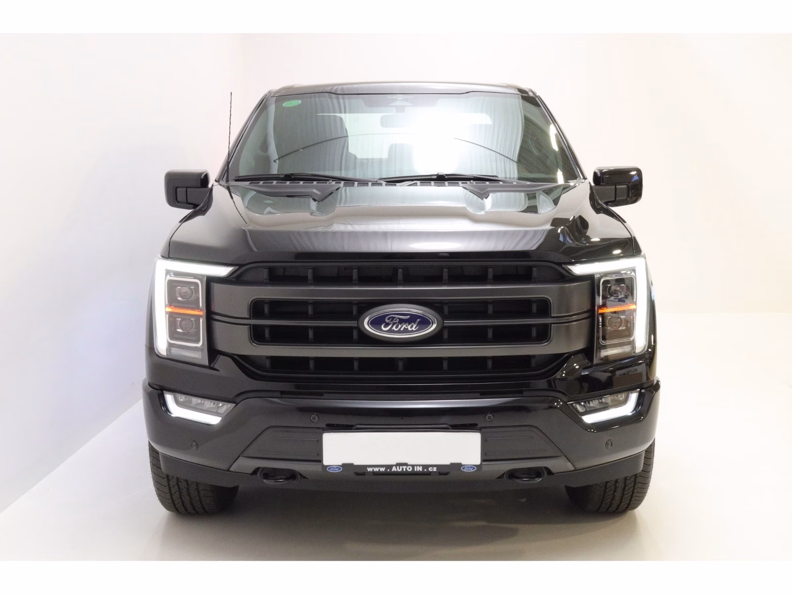 Ford F-150 LARIAT 5.0 V8 298kW, tov.záruka