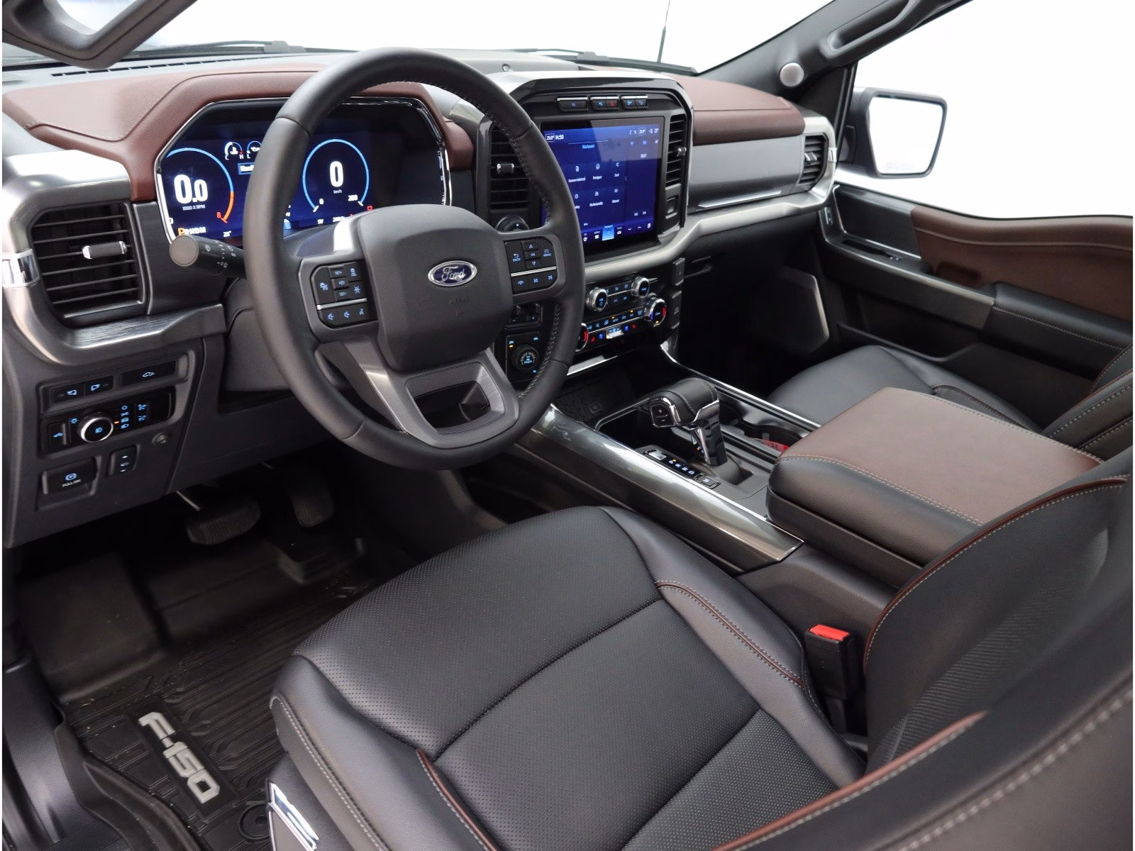 Ford F-150 Lariat, V8,298kW,4×4, panorama, tažné,