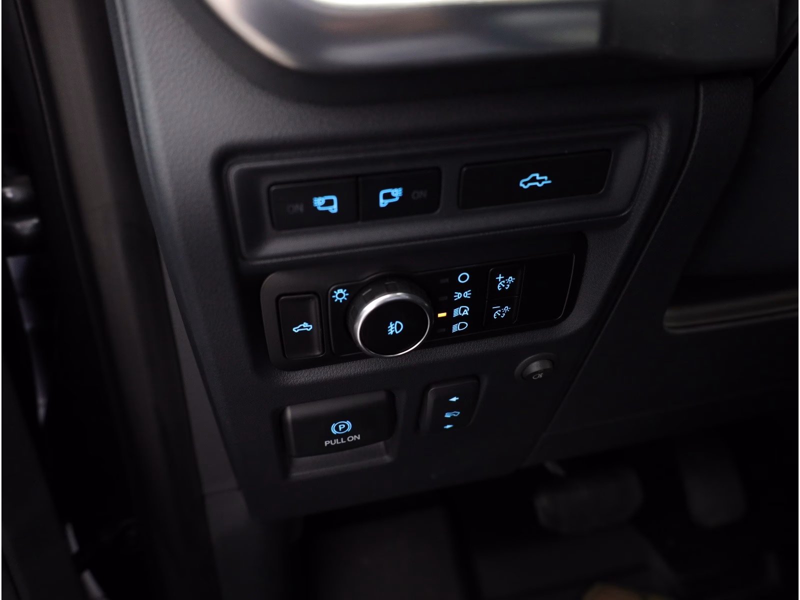 Ford F-150 Lariat, V8,298kW,4×4, panorama, tažné,