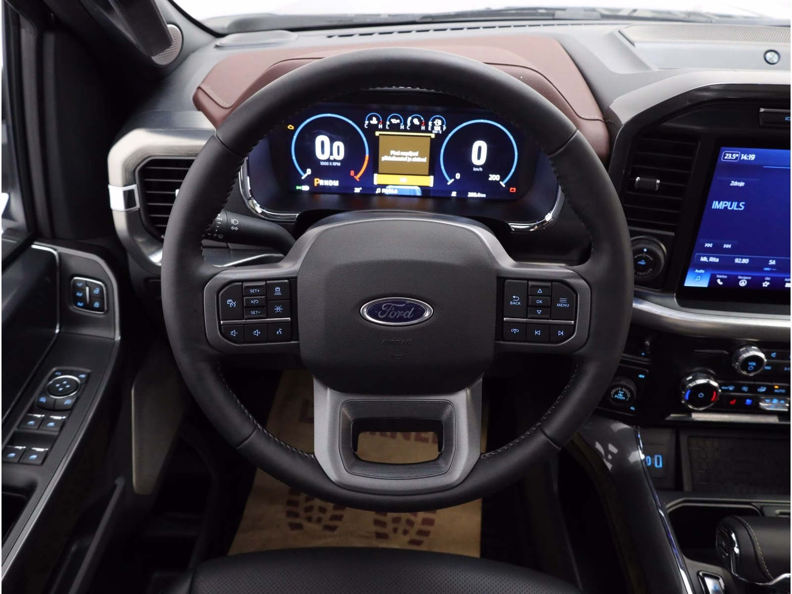 Ford F-150 Lariat, V8,298kW,4×4, panorama, tažné,