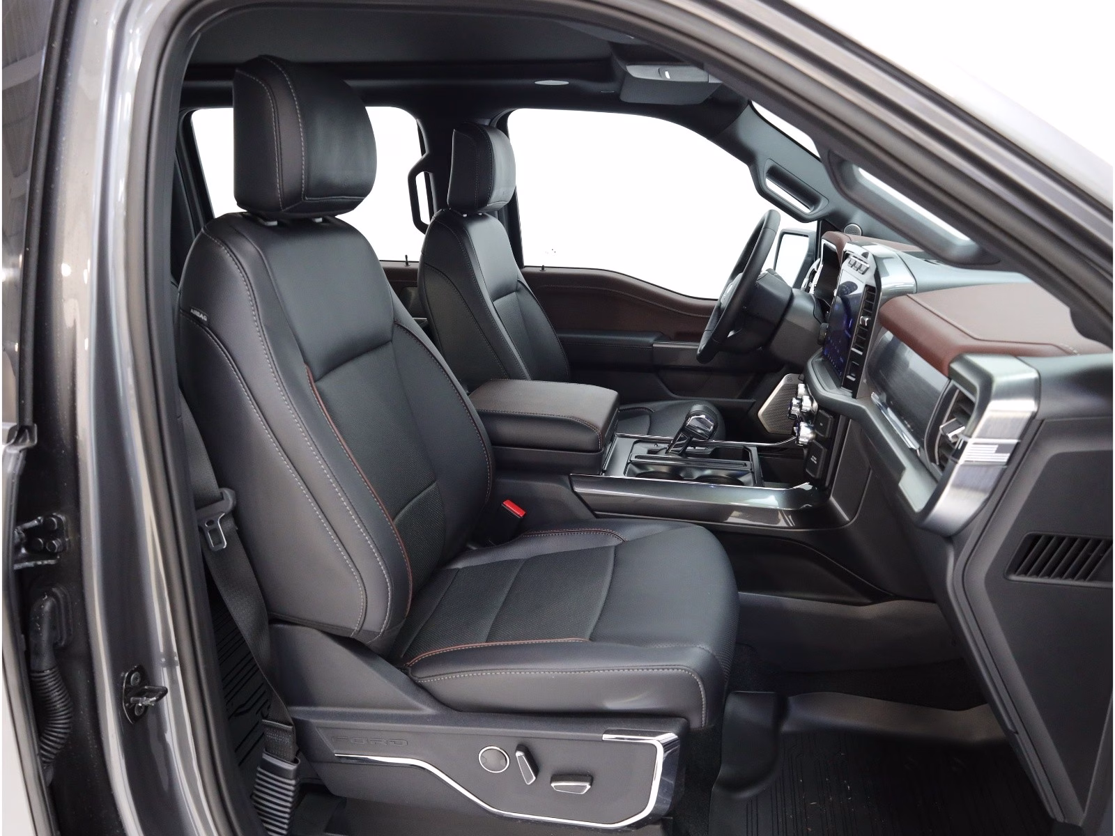 Ford F-150 Lariat, V8,298kW,4×4, panorama, tažné,
