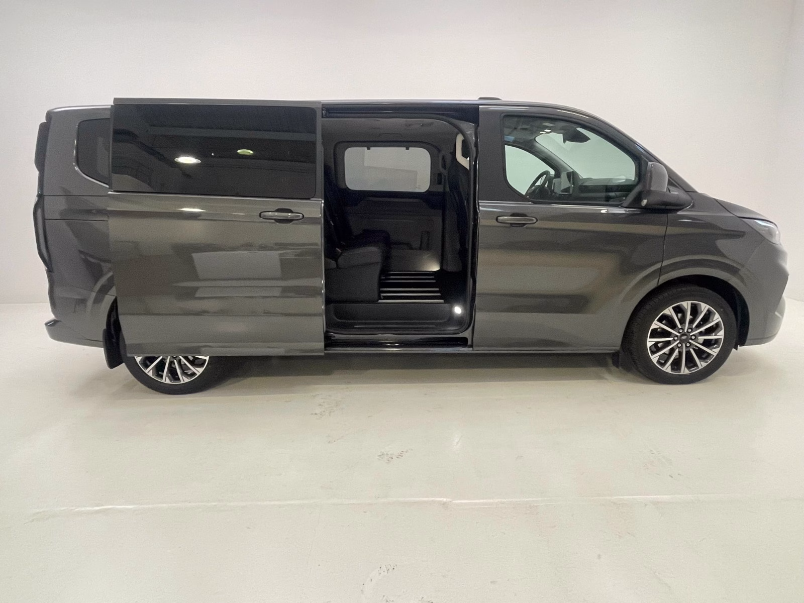 Ford Tourneo Custom 2,5 Duratec Hybrid eCVT Titanium X