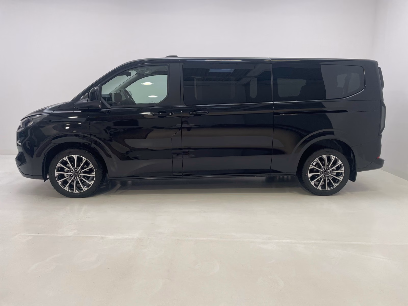 Ford Tourneo Custom 2,0 EcoBlue 8st AT AWD Titanium X