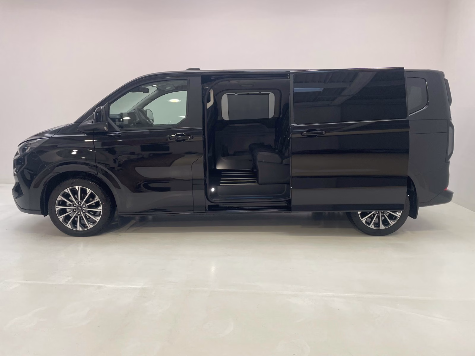 Ford Tourneo Custom 2,0 EcoBlue 8st AT AWD Titanium X