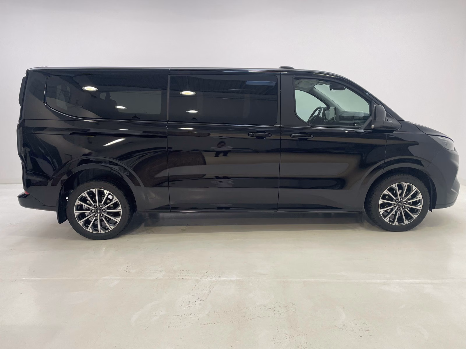 Ford Tourneo Custom 2,0 EcoBlue 8st AT AWD Titanium X