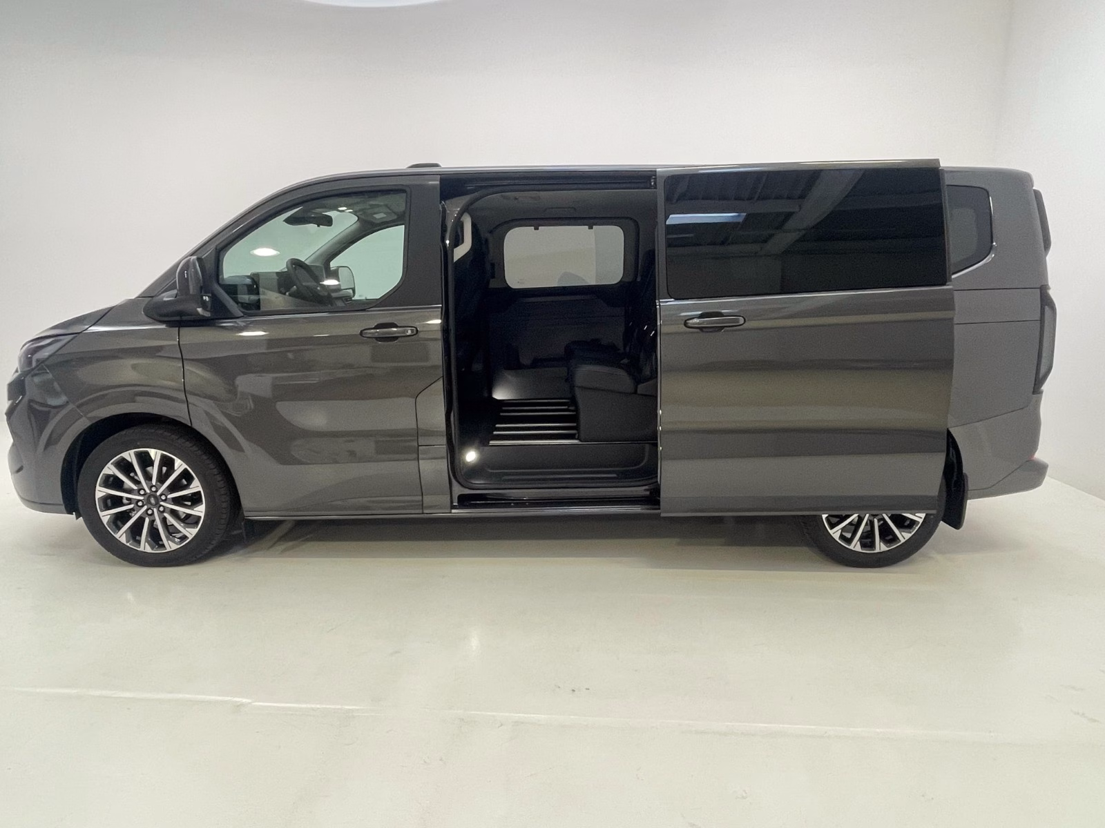 Ford Tourneo Custom 2,5 Duratec Hybrid eCVT Titanium X